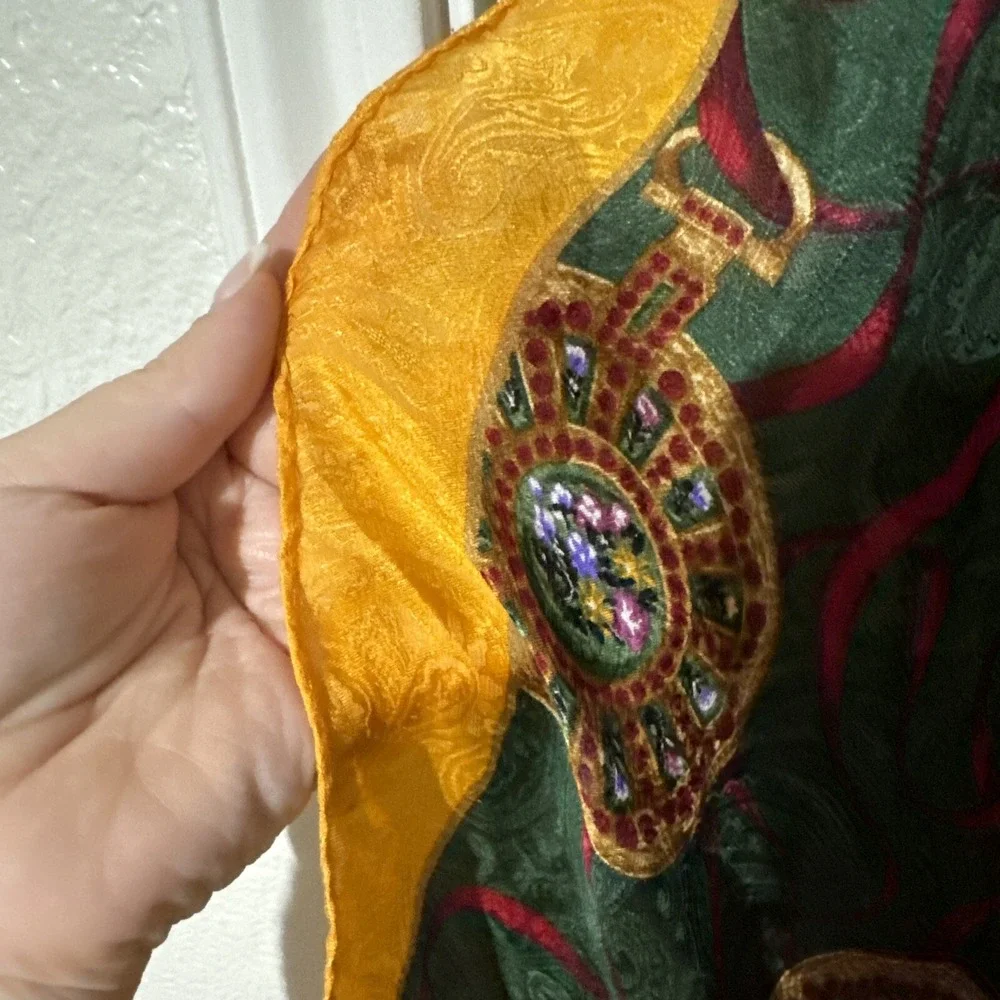 nina ricci Paris Seoul Large Vintage 100% Silk Scarf Jewelry Pattern EUC Rare